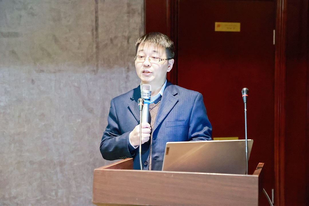 中國涂料工業(yè)協(xié)會副秘書長齊祥昭作主題報告