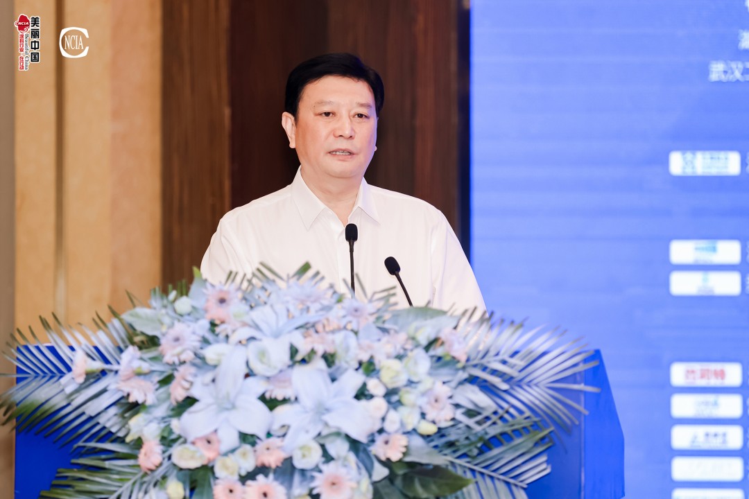 中國涂料工業(yè)協(xié)會會長劉普軍致辭